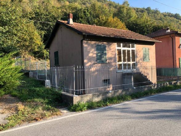 casa indipendente in vendita a Casella in zona Avosso