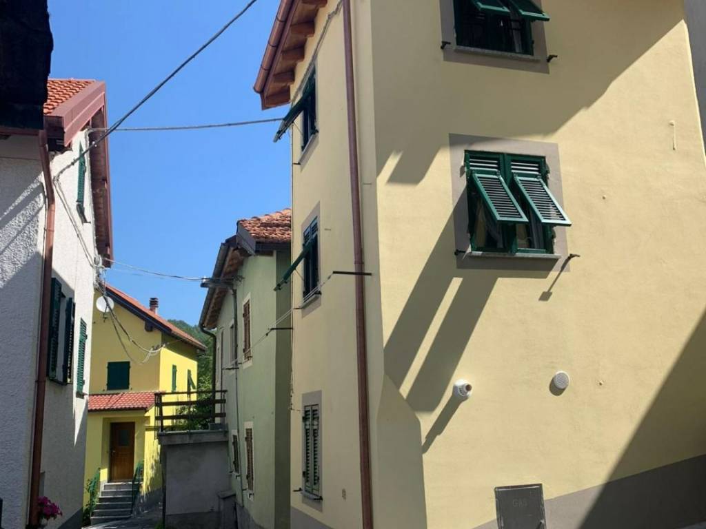 casa indipendente in vendita a Casella in zona Avosso