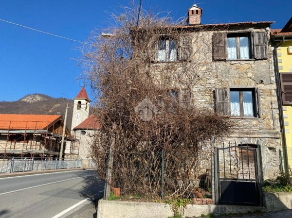 casa indipendente in vendita a Casella in zona Avosso