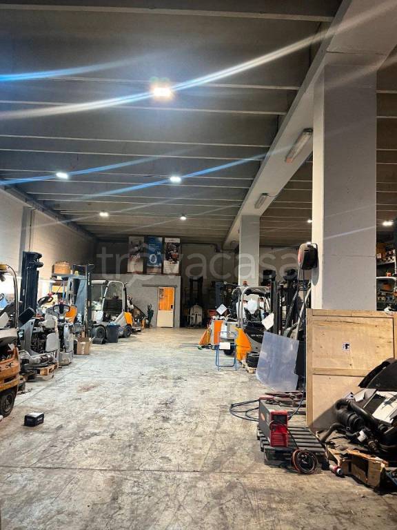 locale commerciale in vendita a Casella in zona Avosso