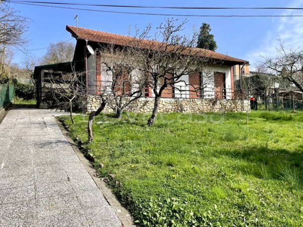 casa indipendente in vendita a Casella