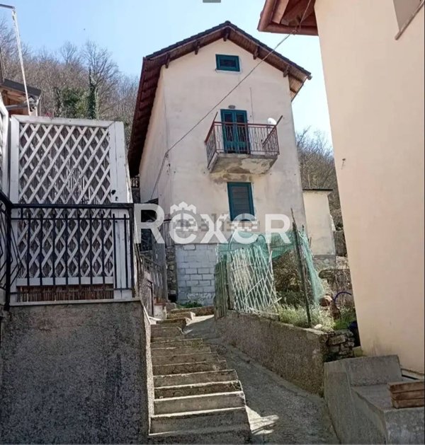 casa indipendente in vendita a Casella in zona Avosso