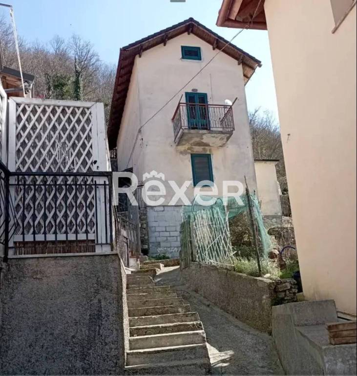 casa indipendente in vendita a Casella in zona Avosso