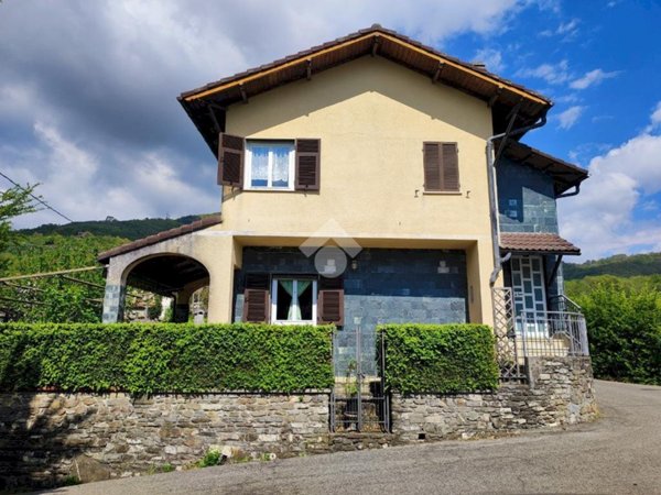 casa indipendente in vendita a Casella in zona Carpeneta