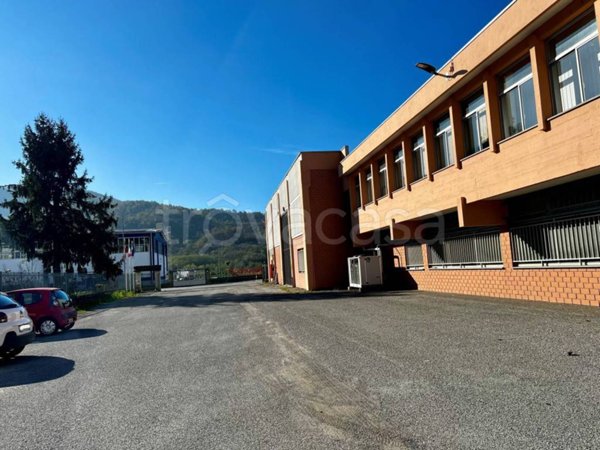 locale commerciale in vendita a Casella in zona Salvega