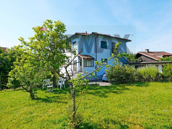 casa indipendente in vendita a Casella in zona Stabbio