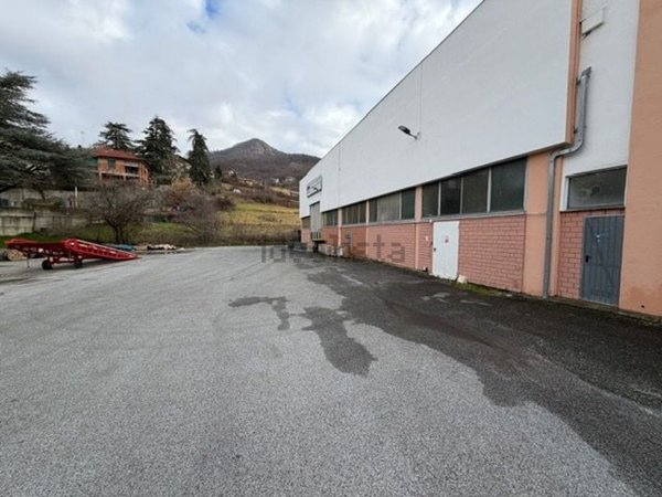 capannone in vendita a Casella in zona Salvega
