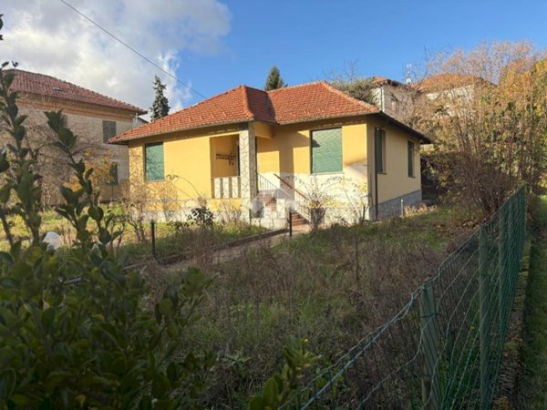 casa indipendente in vendita a Casella in zona Salvega