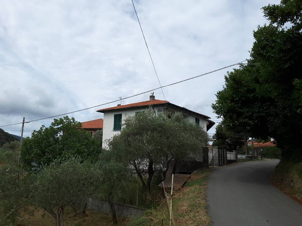 casa indipendente in vendita a Castiglione Chiavarese