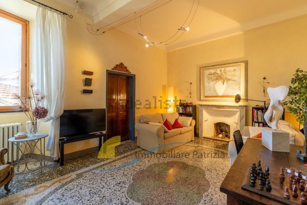 esavano in vendita a Castiglione Chiavarese in zona Velva