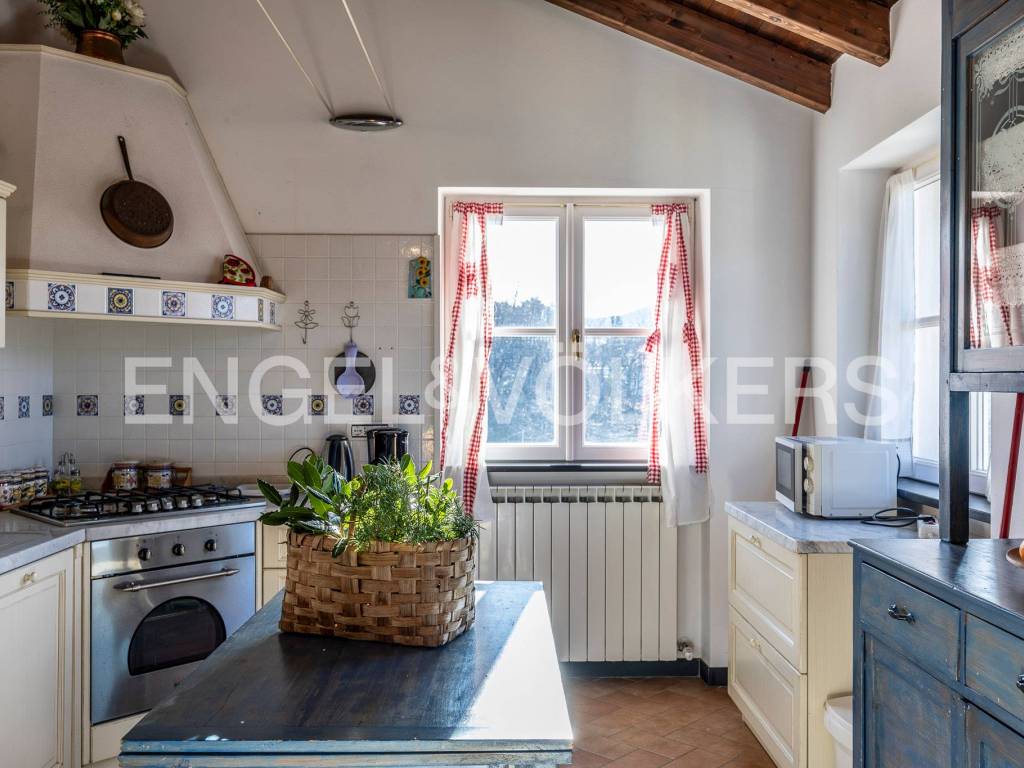 appartamento in vendita a Castiglione Chiavarese in zona Velva