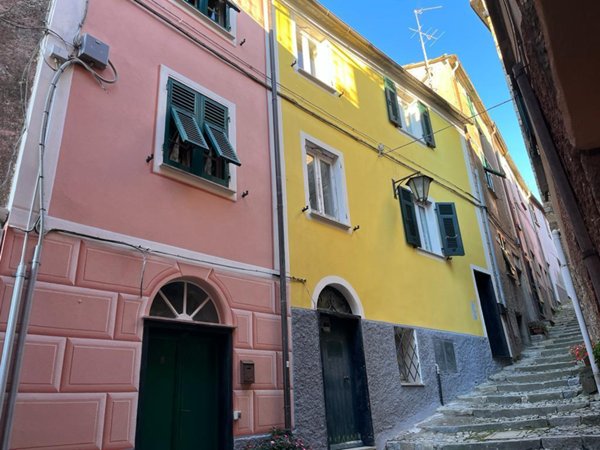 casa indipendente in vendita a Castiglione Chiavarese in zona Velva