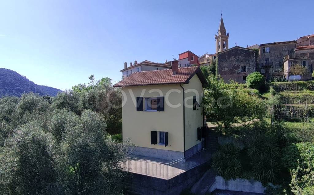 casa indipendente in vendita a Castiglione Chiavarese