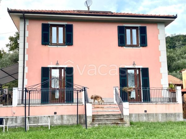 casa indipendente in vendita a Castiglione Chiavarese
