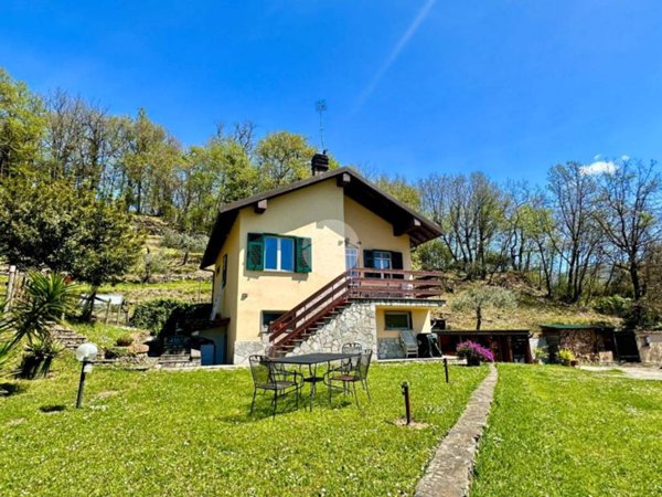 casa indipendente in vendita a Castiglione Chiavarese