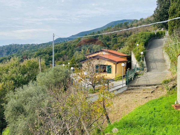 casa indipendente in vendita a Castiglione Chiavarese