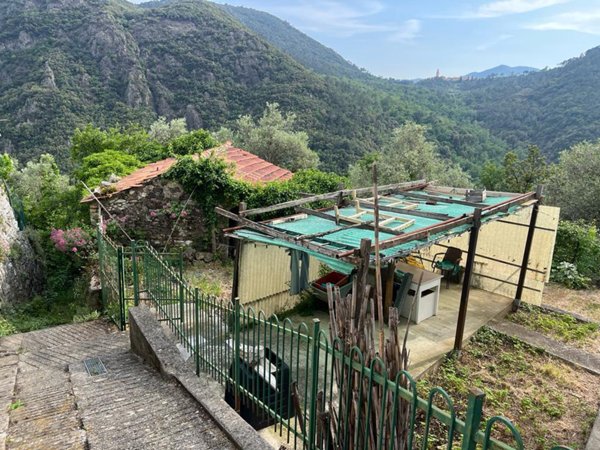 casa indipendente in vendita a Castiglione Chiavarese