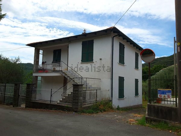 casa indipendente in vendita a Castiglione Chiavarese