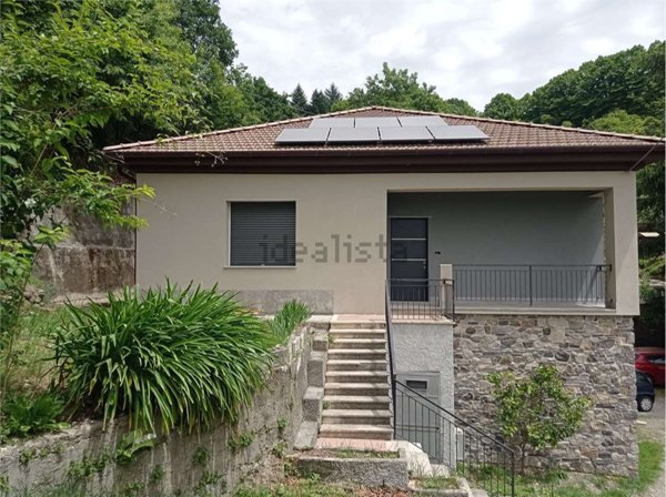 casa indipendente in vendita a Castiglione Chiavarese in zona Velva