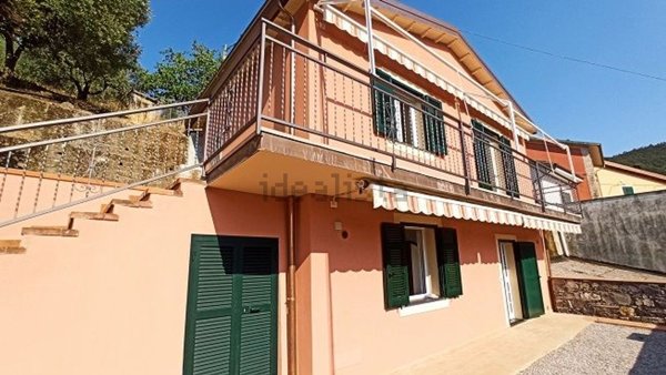 casa indipendente in vendita a Castiglione Chiavarese