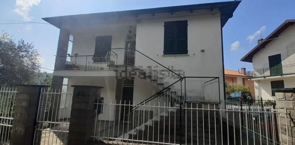 casa indipendente in vendita a Castiglione Chiavarese
