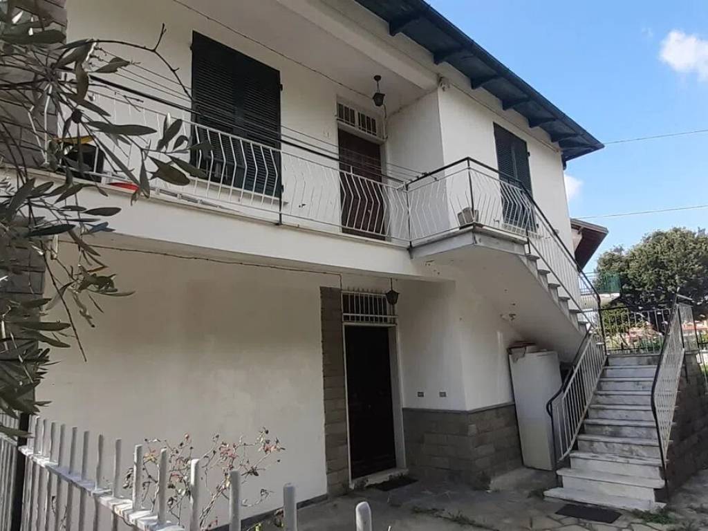 casa indipendente in vendita a Castiglione Chiavarese