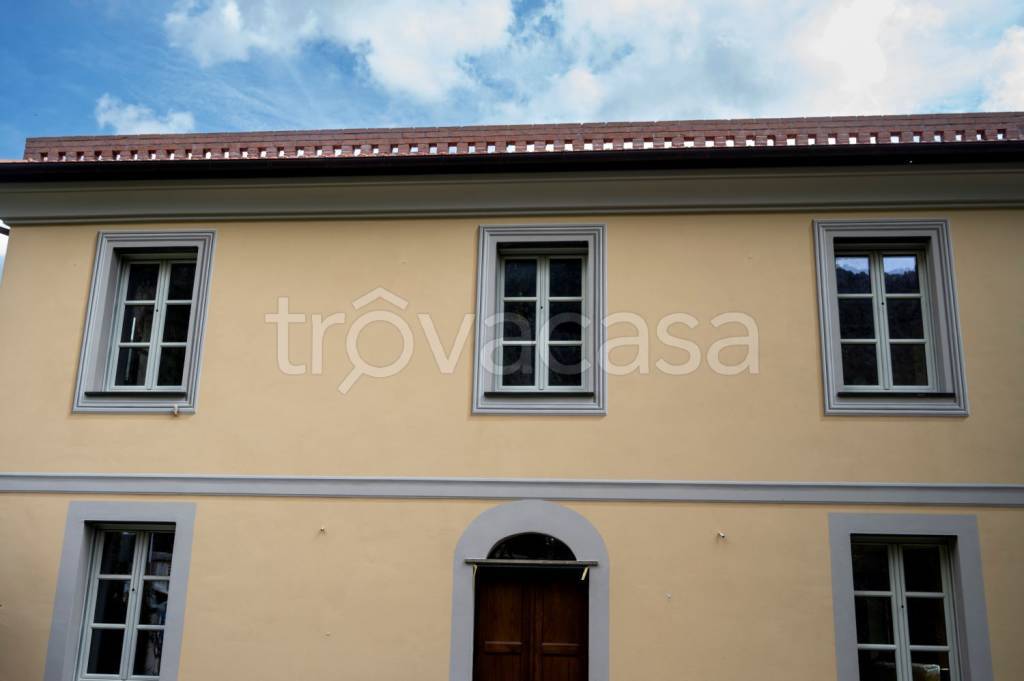 casa indipendente in vendita a Castiglione Chiavarese
