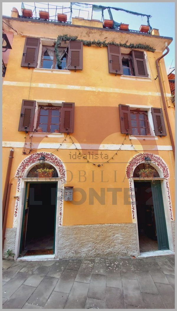 casa indipendente in vendita a Castiglione Chiavarese in zona Campegli