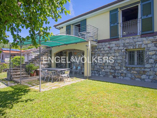 casa indipendente in vendita a Castiglione Chiavarese in zona Velva