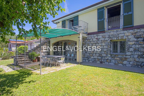 casa indipendente in vendita a Castiglione Chiavarese