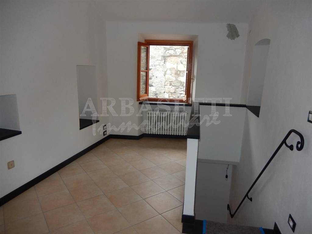 casa indipendente in vendita a Castiglione Chiavarese in zona Velva