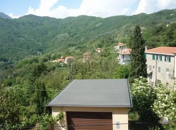 casa semindipendente in vendita a Castiglione Chiavarese