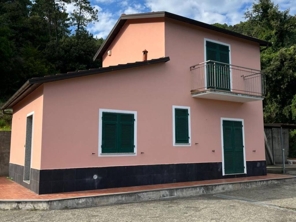 casa indipendente in vendita a Castiglione Chiavarese in zona Campegli
