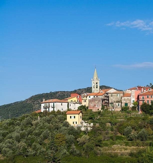 casa indipendente a Castiglione Chiavarese in zona San Pietro Frascati