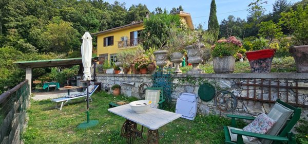 casa indipendente in vendita a Castiglione Chiavarese