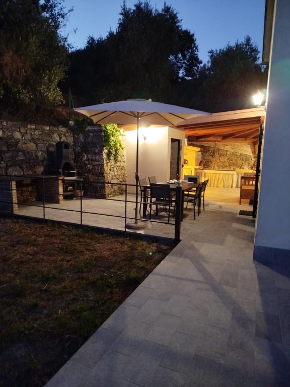 casa indipendente in vendita a Castiglione Chiavarese in zona Missano