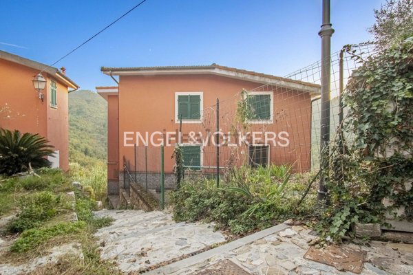 casa indipendente in vendita a Castiglione Chiavarese