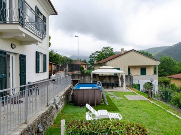 casa indipendente in vendita a Castiglione Chiavarese in zona Campegli