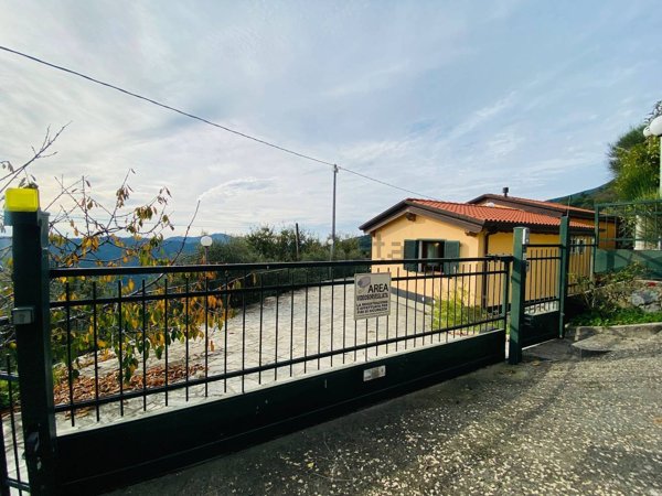 appartamento in vendita a Castiglione Chiavarese