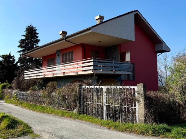 casa indipendente in vendita a Castiglione Chiavarese