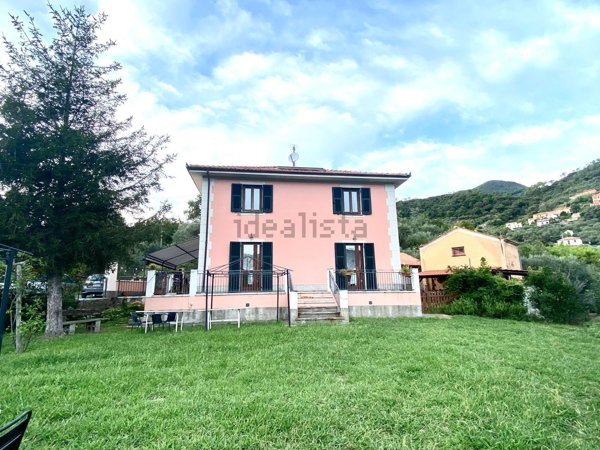 casa indipendente in vendita a Castiglione Chiavarese