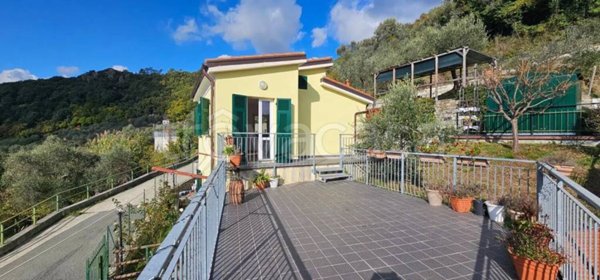 casa indipendente in vendita a Castiglione Chiavarese