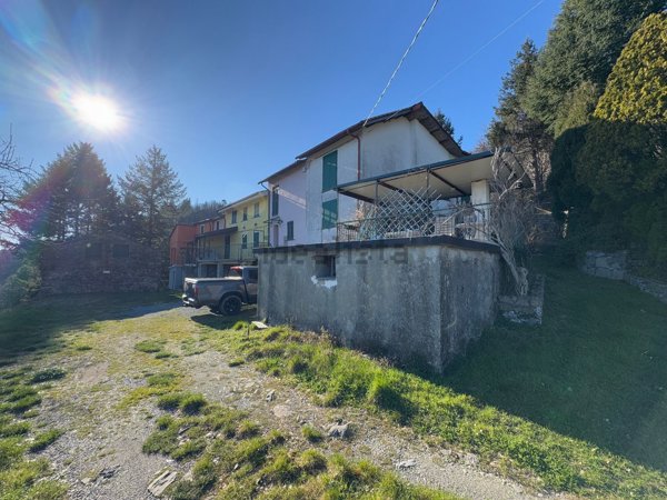 casa indipendente in vendita a Castiglione Chiavarese