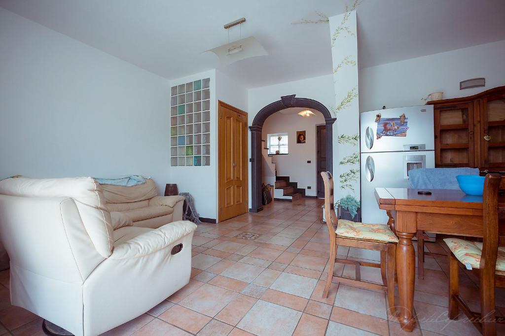 casa indipendente in vendita a Castiglione Chiavarese