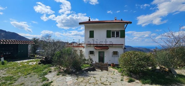 casa indipendente in vendita a Castiglione Chiavarese in zona Velva