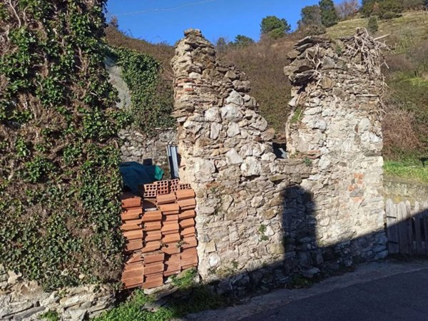 casa indipendente in vendita a Castiglione Chiavarese