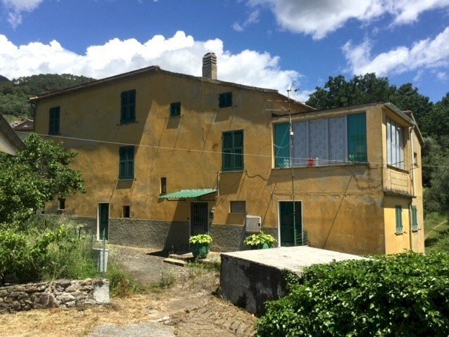 casa indipendente in vendita a Castiglione Chiavarese