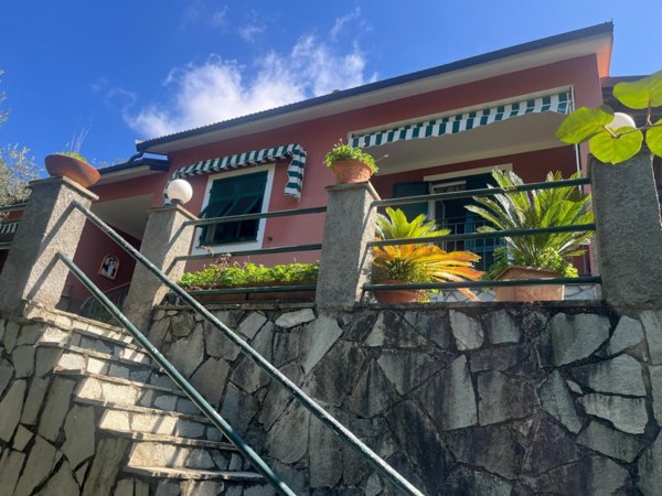 casa indipendente in vendita a Castiglione Chiavarese in zona Campegli