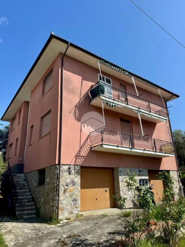 casa indipendente in vendita a Castiglione Chiavarese