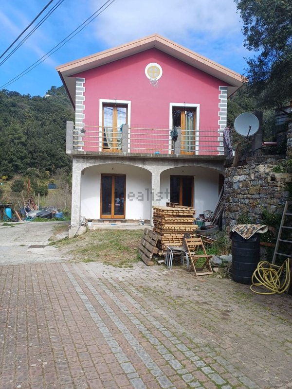 casa indipendente in vendita a Castiglione Chiavarese